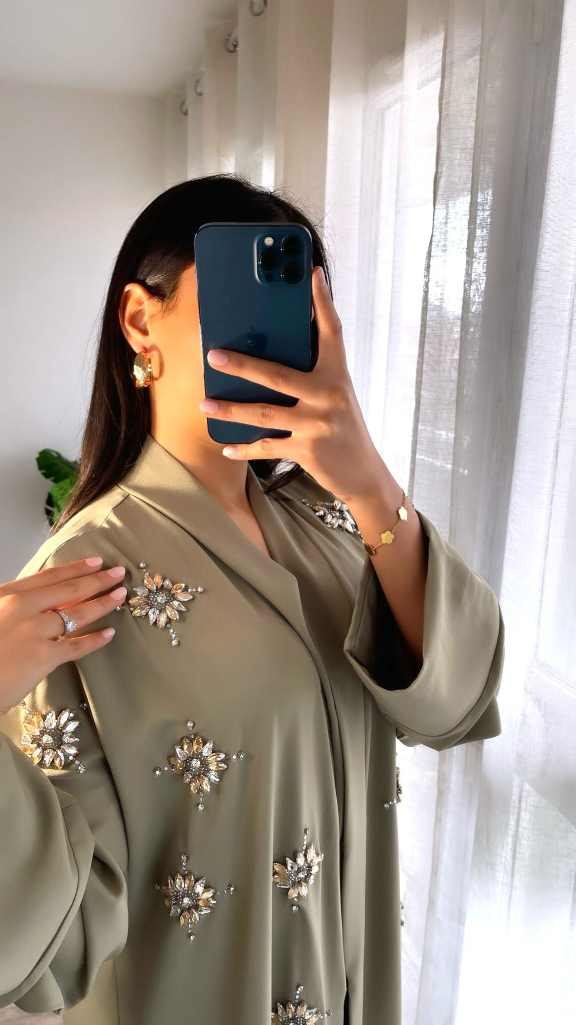 Abaya Yara à strass doré et argenté [ vert d’eau ]